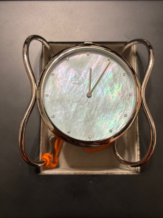 Accessories - Fossil Silver Table Clock with Iridescent Mother-of-Pearl Face. Opening ceremony